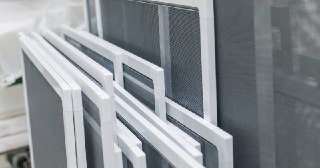 Москитные сетки на пластиковые окна Мариинск купить по цене от 931 руб.